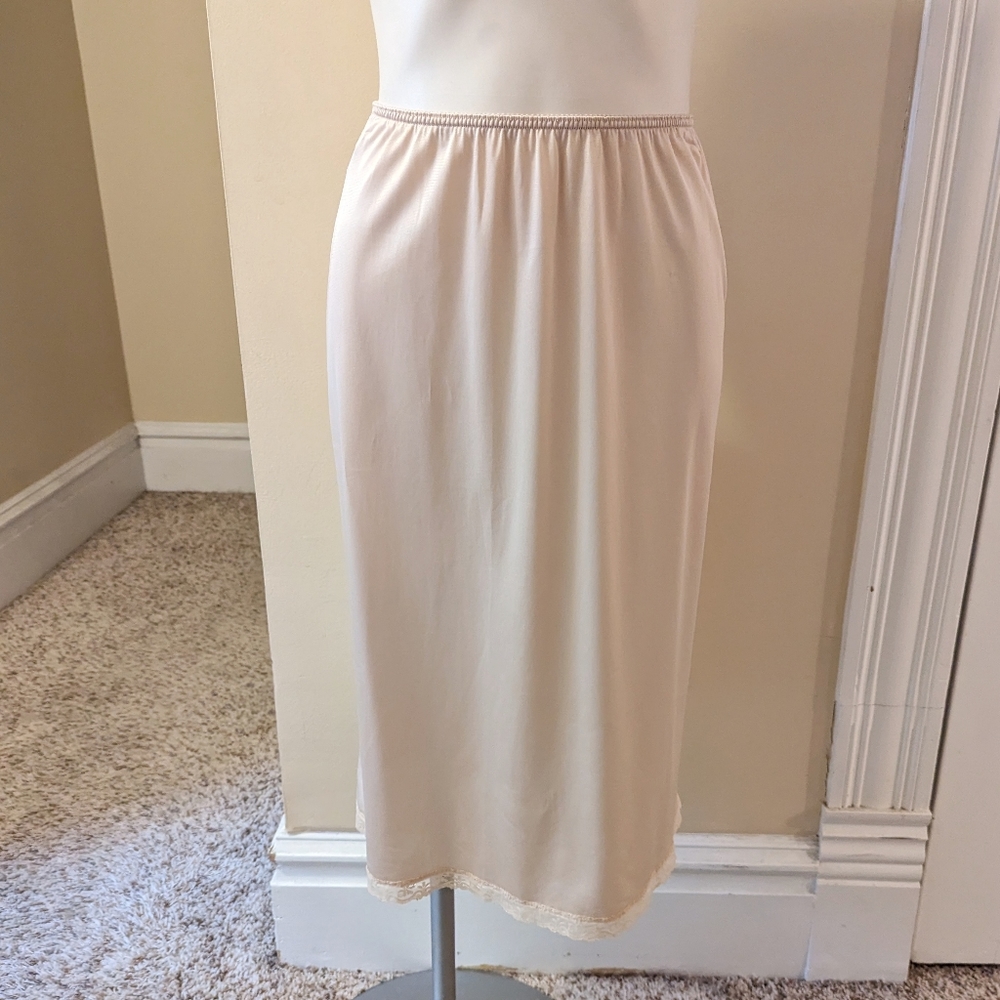Vintage Warner's cream skirt slip with lace trim size medium